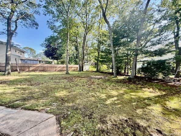 30 7th Street, Holbrook NY 11741