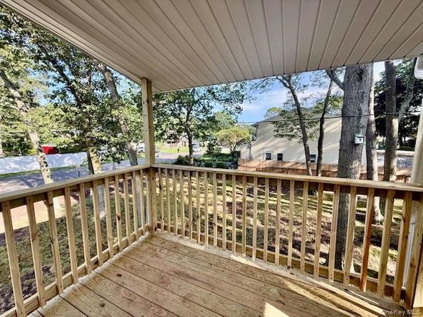 30 7th Street, Holbrook NY 11741