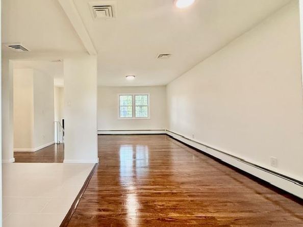30 7th Street, Holbrook NY 11741