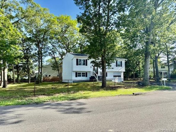 30 7th Street, Holbrook NY 11741