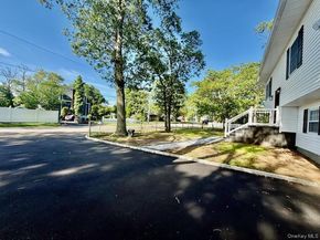 30 7th Street, Holbrook NY 11741