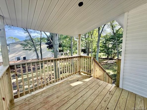 30 7th Street, Holbrook NY 11741