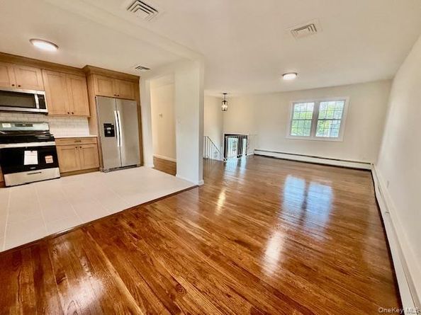 30 7th Street, Holbrook NY 11741
