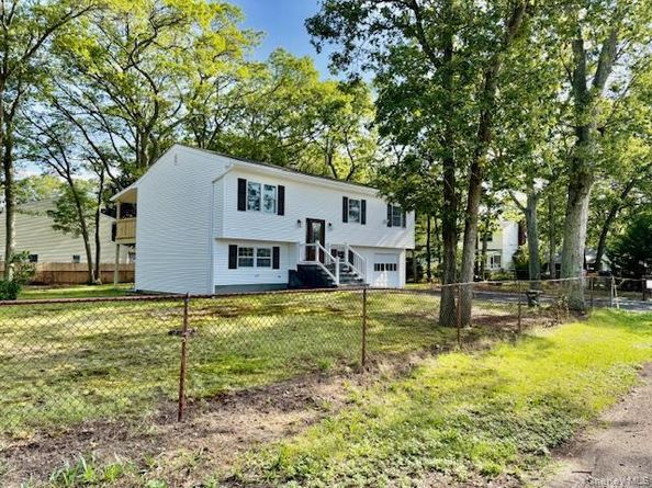 30 7th Street, Holbrook NY 11741