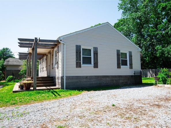 27 Cynthia Lane, Center Moriches NY 11934