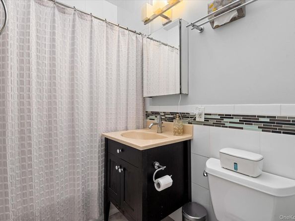 66-41 69th Street G1, Middle Village NY 11379