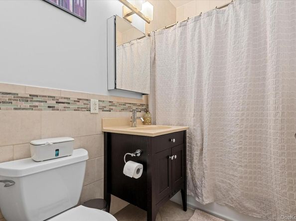 66-41 69th Street G1, Middle Village NY 11379