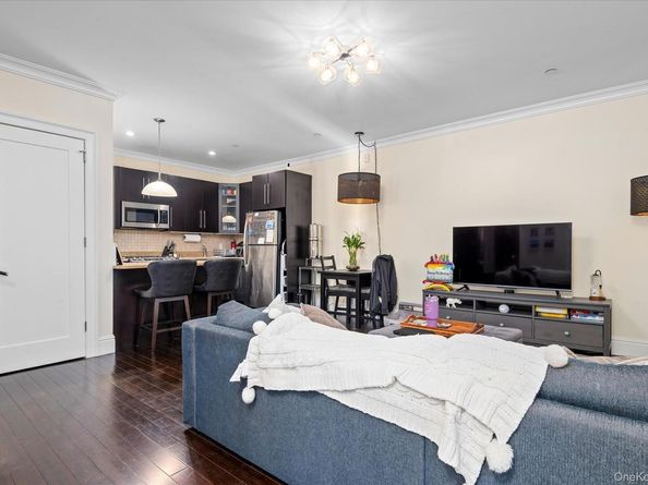 66-41 69th Street G1, Middle Village NY 11379