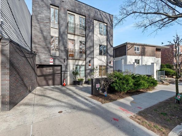 66-41 69th Street G1, Middle Village NY 11379