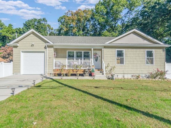 7 Henry Street, Centereach NY 11720