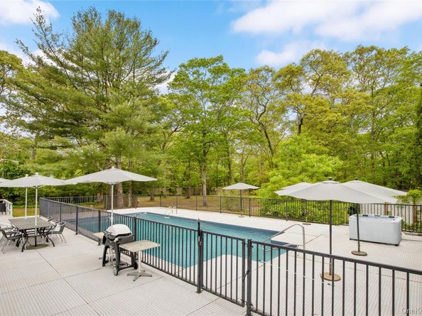 4 Evelyn Court, Westhampton NY 11978