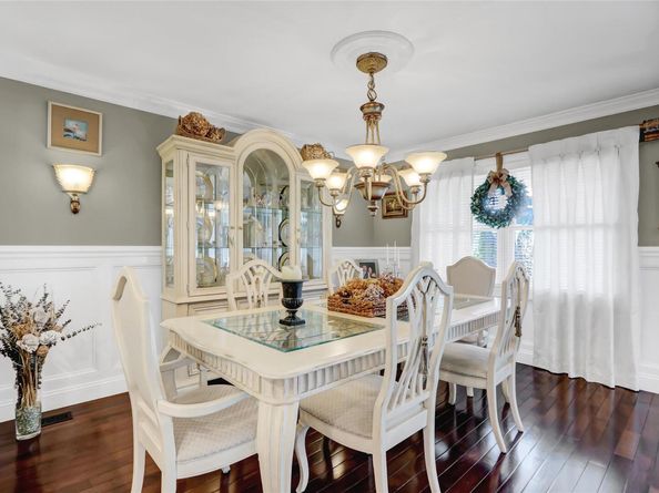 29 Dyke Road, Setauket NY 11733