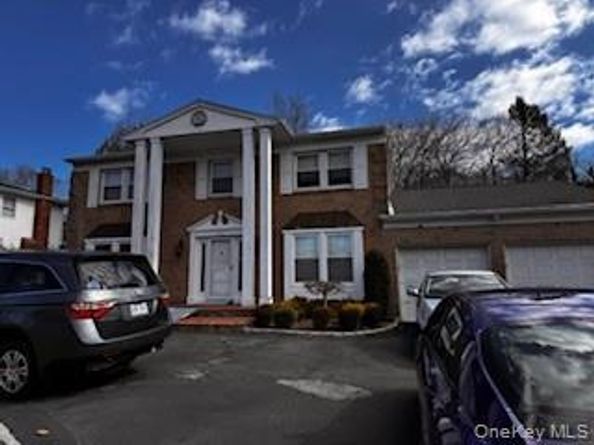 109 Virginia Avenue, Lake Grove NY 11755