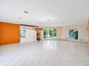20 Northern Parkway E, Plainview NY 11803