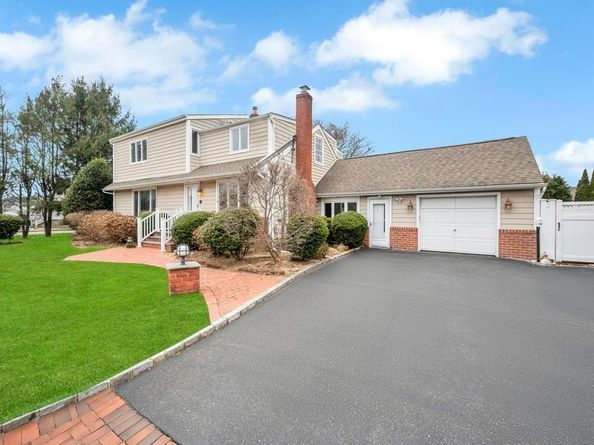 20 Northern Parkway E, Plainview NY 11803