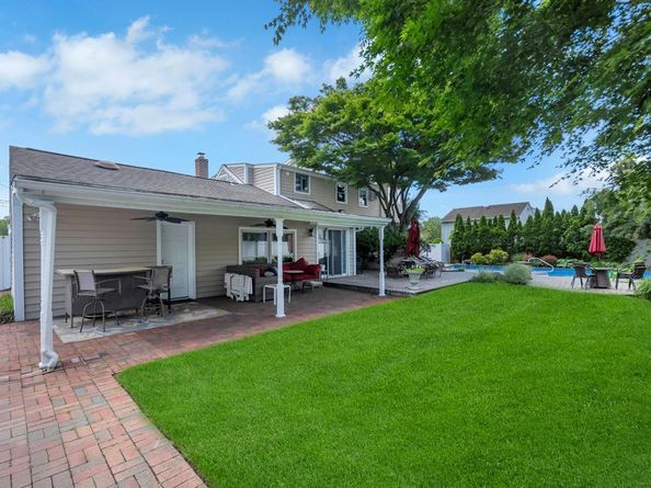 20 Northern Parkway E, Plainview NY 11803