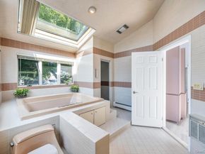 20 Northern Parkway E, Plainview NY 11803