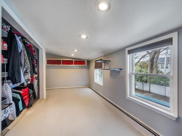 20 Northern Parkway E, Plainview NY 11803