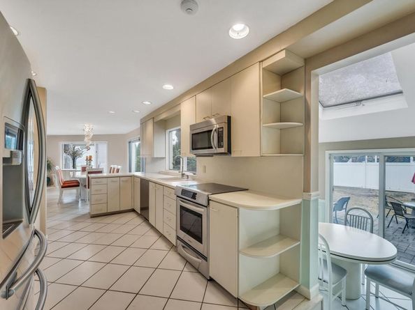 20 Northern Parkway E, Plainview NY 11803