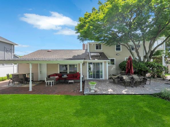 20 Northern Parkway E, Plainview NY 11803