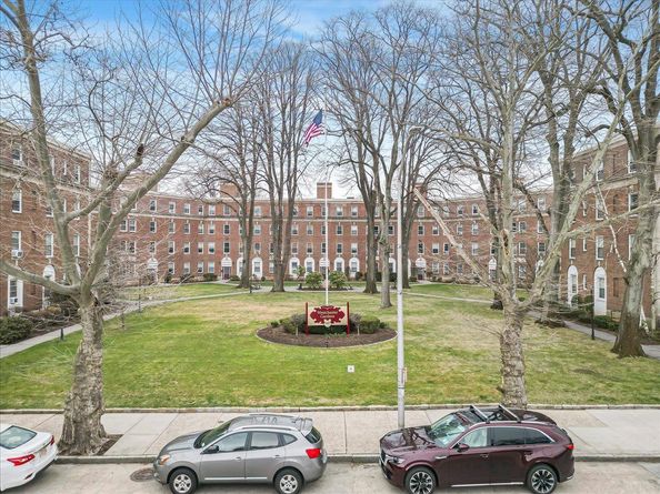 445 Gramatan Avenue CD3, Mount Vernon NY 10552
