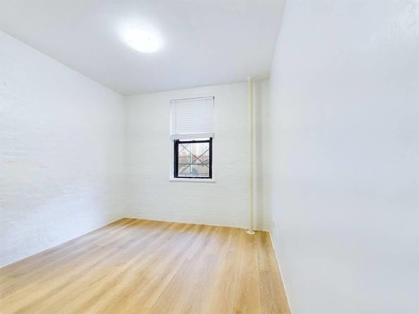 21-58 35 street 1E, Astoria NY 11105