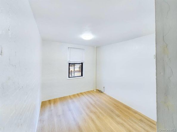 21-58 35 street 1E, Astoria NY 11105