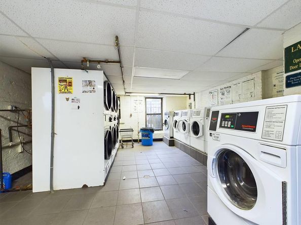 21-58 35 street 1E, Astoria NY 11105