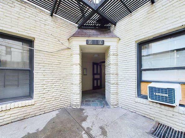 21-58 35 street 1E, Astoria NY 11105