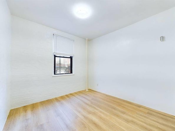 21-58 35 street 1E, Astoria NY 11105