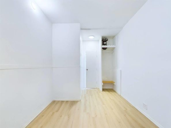 21-58 35 street 1E, Astoria NY 11105