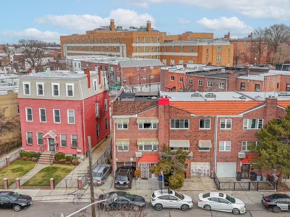 47-05 Newtown Road, Long Island City NY 11103