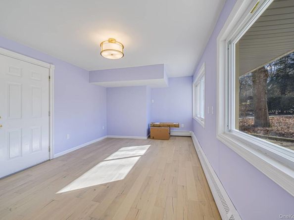 27 Bay Avenue W, Hampton Bays NY 11946