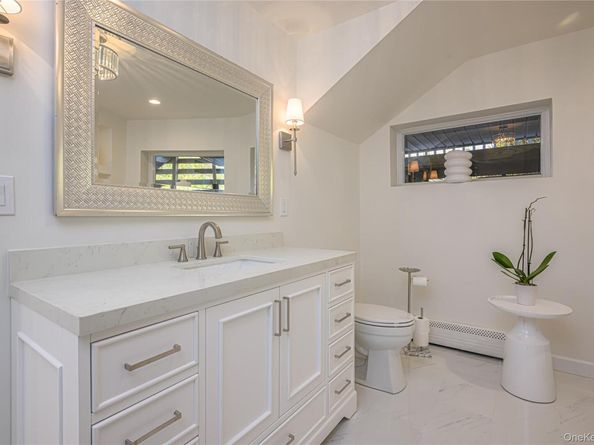 27 Bay Avenue W, Hampton Bays NY 11946