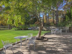 27 Bay Avenue W, Hampton Bays NY 11946