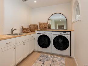 27 Bay Avenue W, Hampton Bays NY 11946
