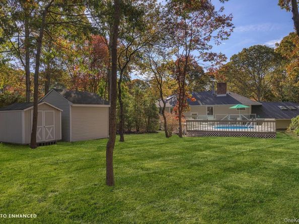 27 Bay Avenue W, Hampton Bays NY 11946
