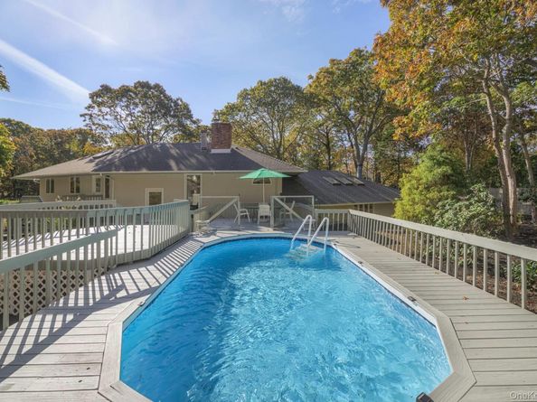 27 Bay Avenue W, Hampton Bays NY 11946