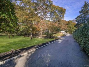 27 Bay Avenue W, Hampton Bays NY 11946