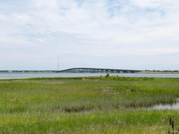 27 Bay Avenue W, Hampton Bays NY 11946