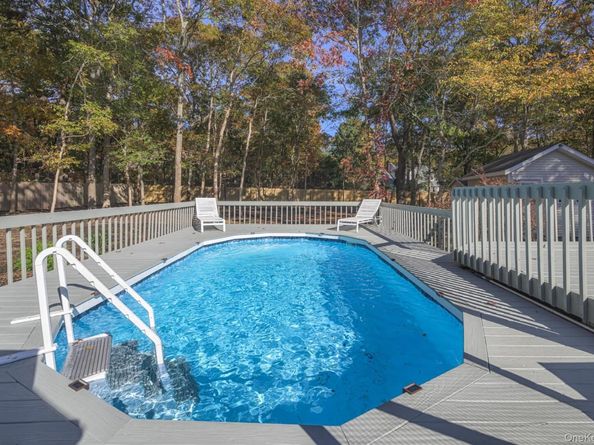 27 Bay Avenue W, Hampton Bays NY 11946