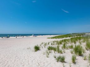 27 Bay Avenue W, Hampton Bays NY 11946