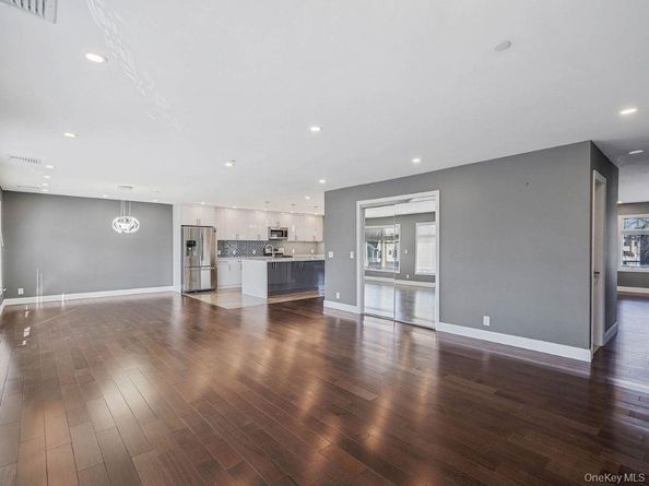 829 S Long Beach Avenue, Freeport NY 11520