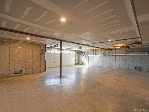 829 S Long Beach Avenue, Freeport NY 11520