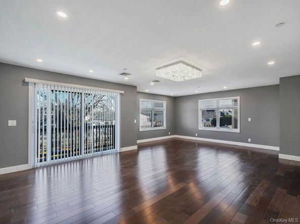 829 S Long Beach Avenue, Freeport NY 11520