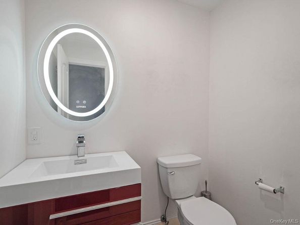 829 S Long Beach Avenue, Freeport NY 11520