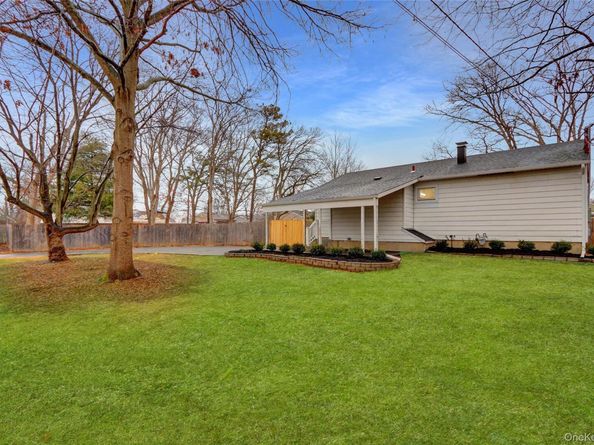 21 Chimney Lane, Bay Shore NY 11706