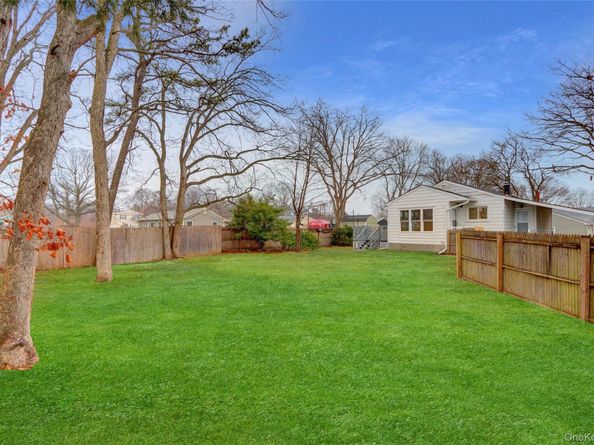 21 Chimney Lane, Bay Shore NY 11706