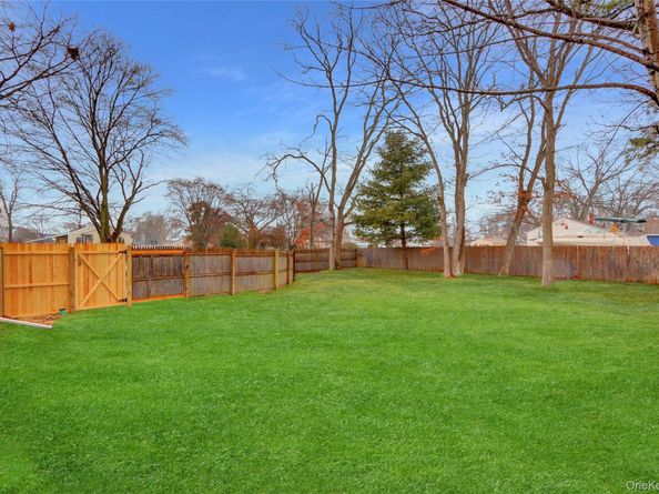 21 Chimney Lane, Bay Shore NY 11706