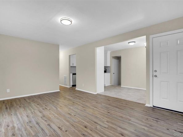 21 Chimney Lane, Bay Shore NY 11706